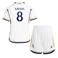 Otroški Nogometni dresi Real Madrid Toni Kroos #8 Domači 2023-24 Kratek Rokav (+ Kratke hlače)